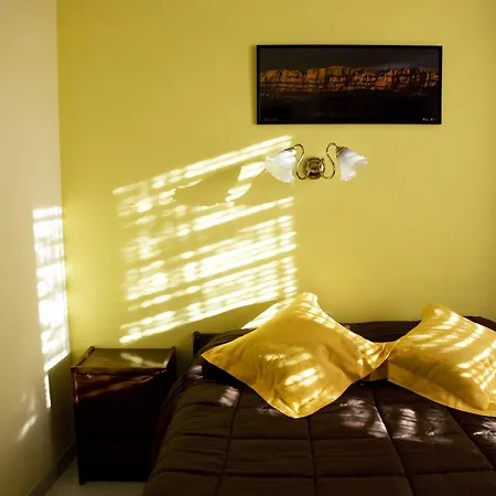 Guest house Elvira Gratallops